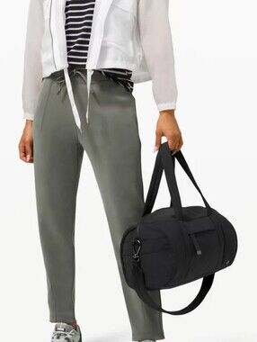 🐵 Lululemon Duffel Bag — Black